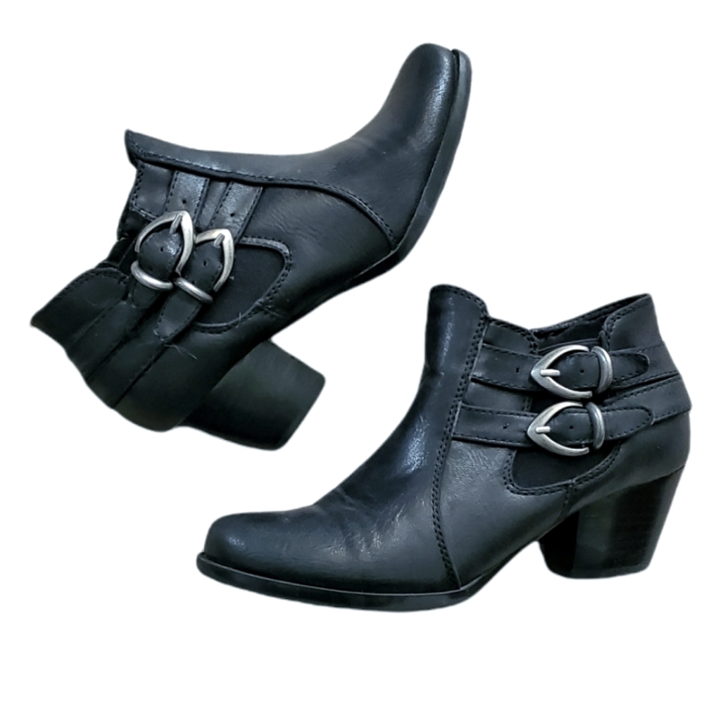 Baretraps Cute Black ankle boot with double side buckle.